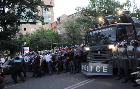 Thousands Protest in Armenian Capital Amid Economic Hardship